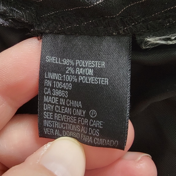 2 pc Tahari pin striped pant suit for women. Size 14. - Picture 11 of 13